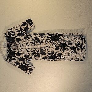 Women's gathered waist style short sleeve black and white design print size 14